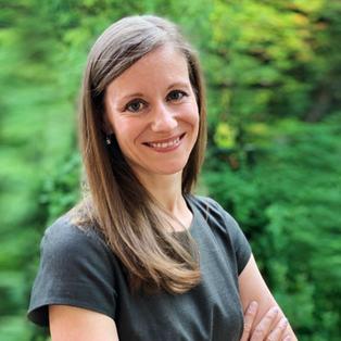 Prof. Dr. Julia Hartmann lächelt in die Kamera