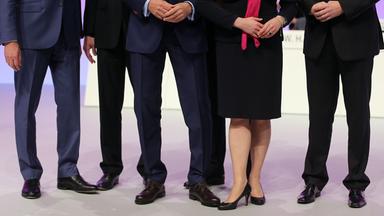 Manner und Frauenfüße 