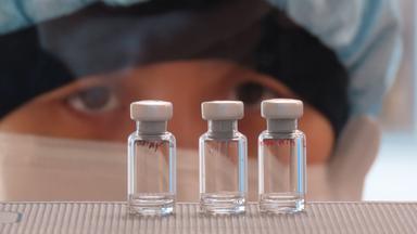 Leere Impfstoff-Flaschen