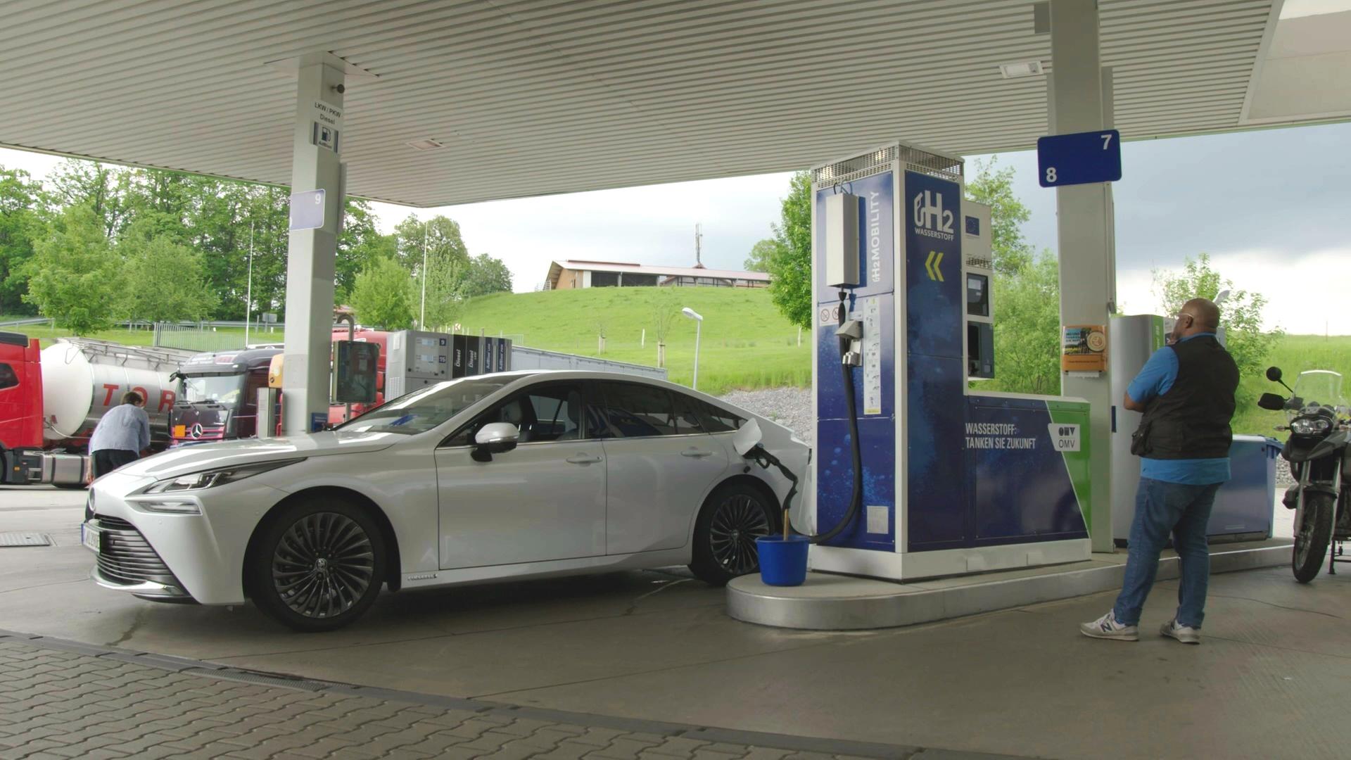 Auto an Tankstelle