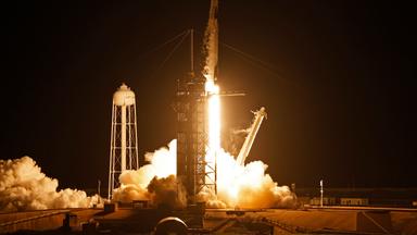 Eine SpaceX-Rakete startet