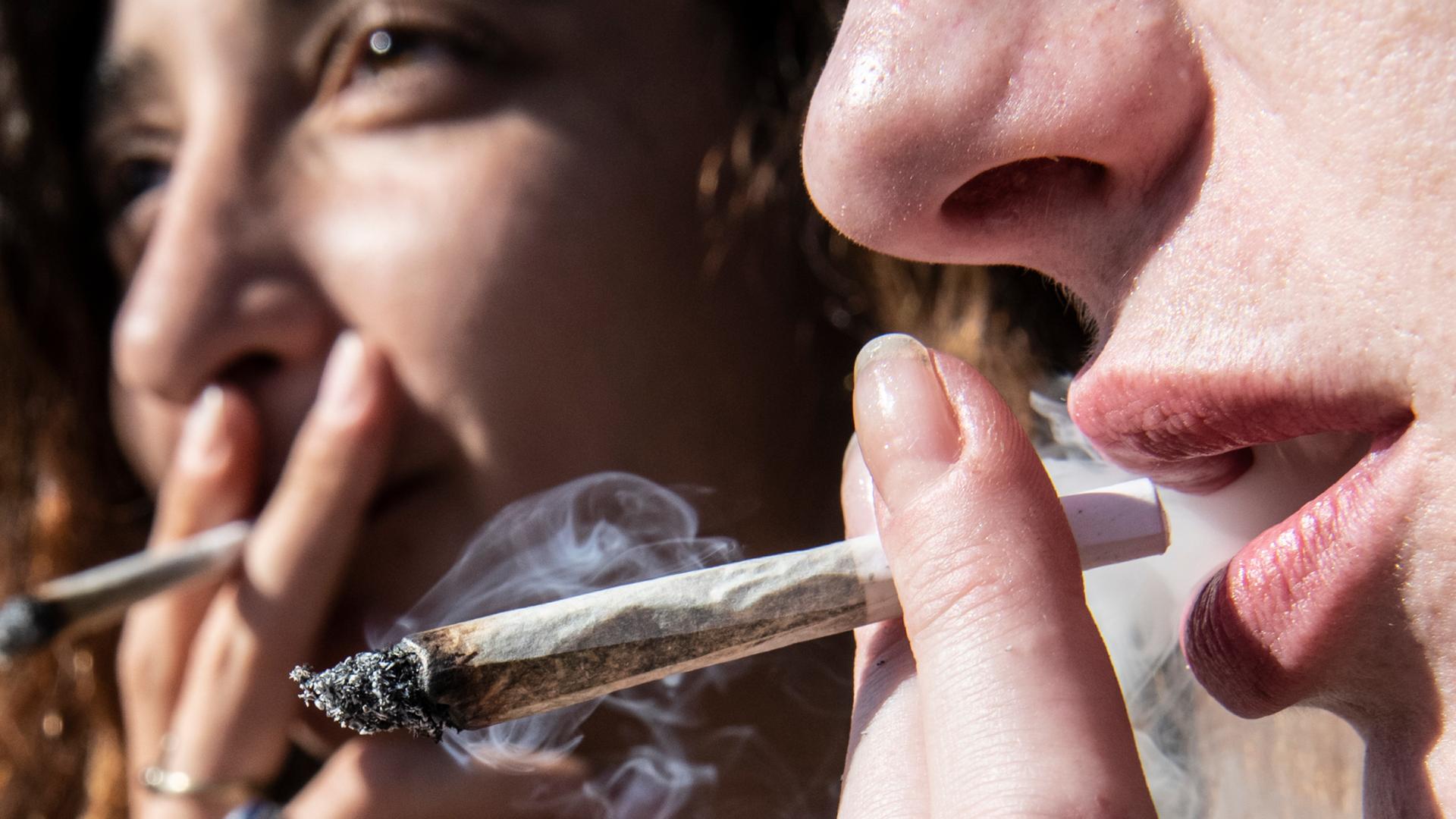 Joint in einer Hand