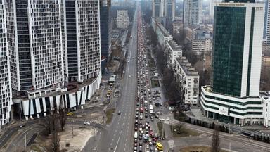 Autoschlange in Kiew