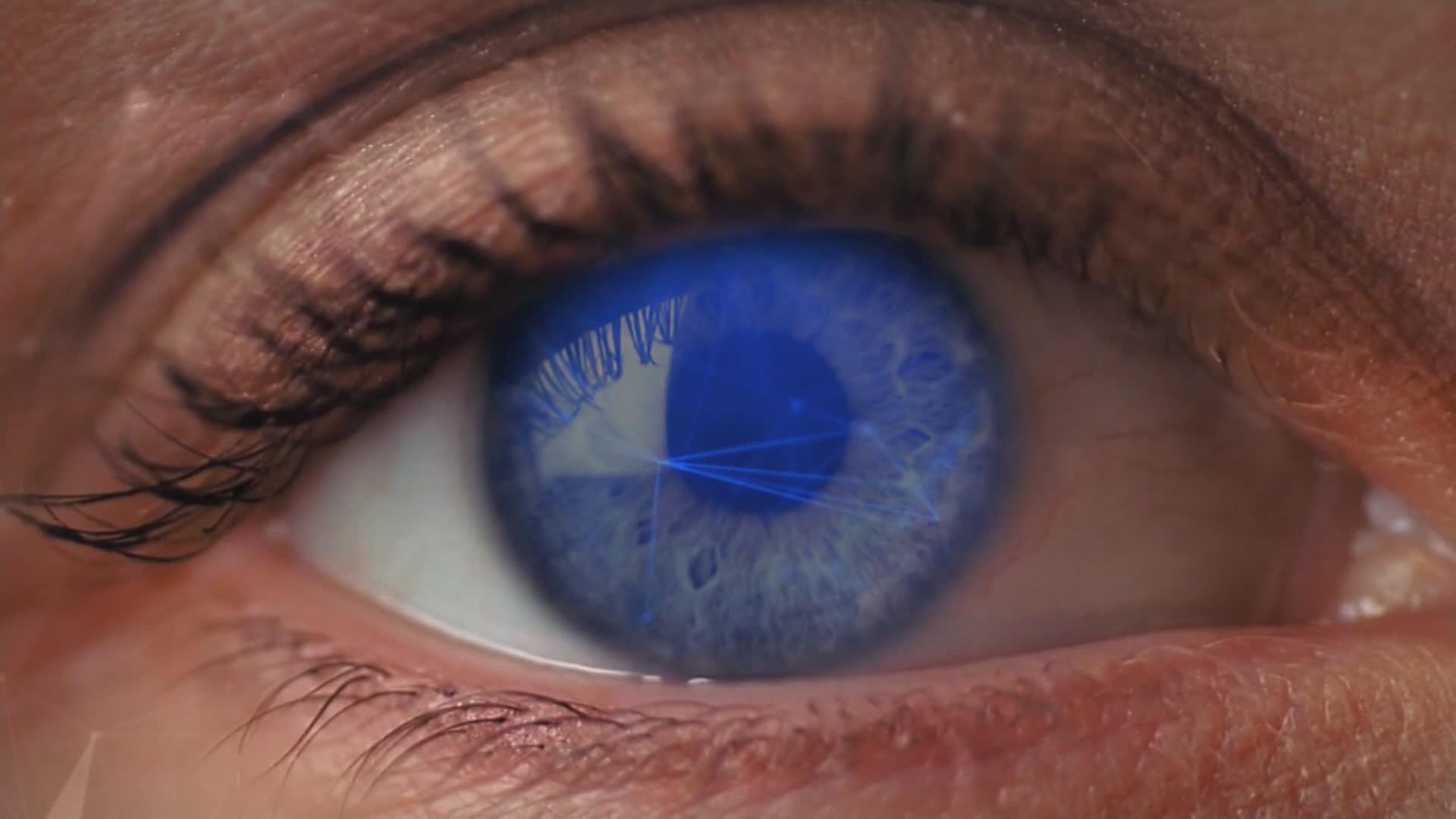 Auge mit blauer Simulation in der Pupille