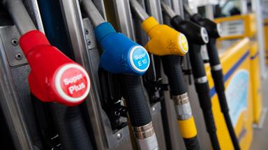 Tankstelle, 4 Zapfhähne