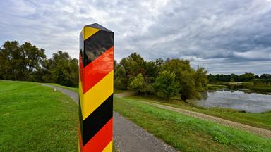 Grenzpfosten an der Oder