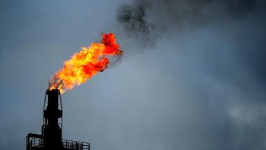 Ölflamme einer Raffinerie