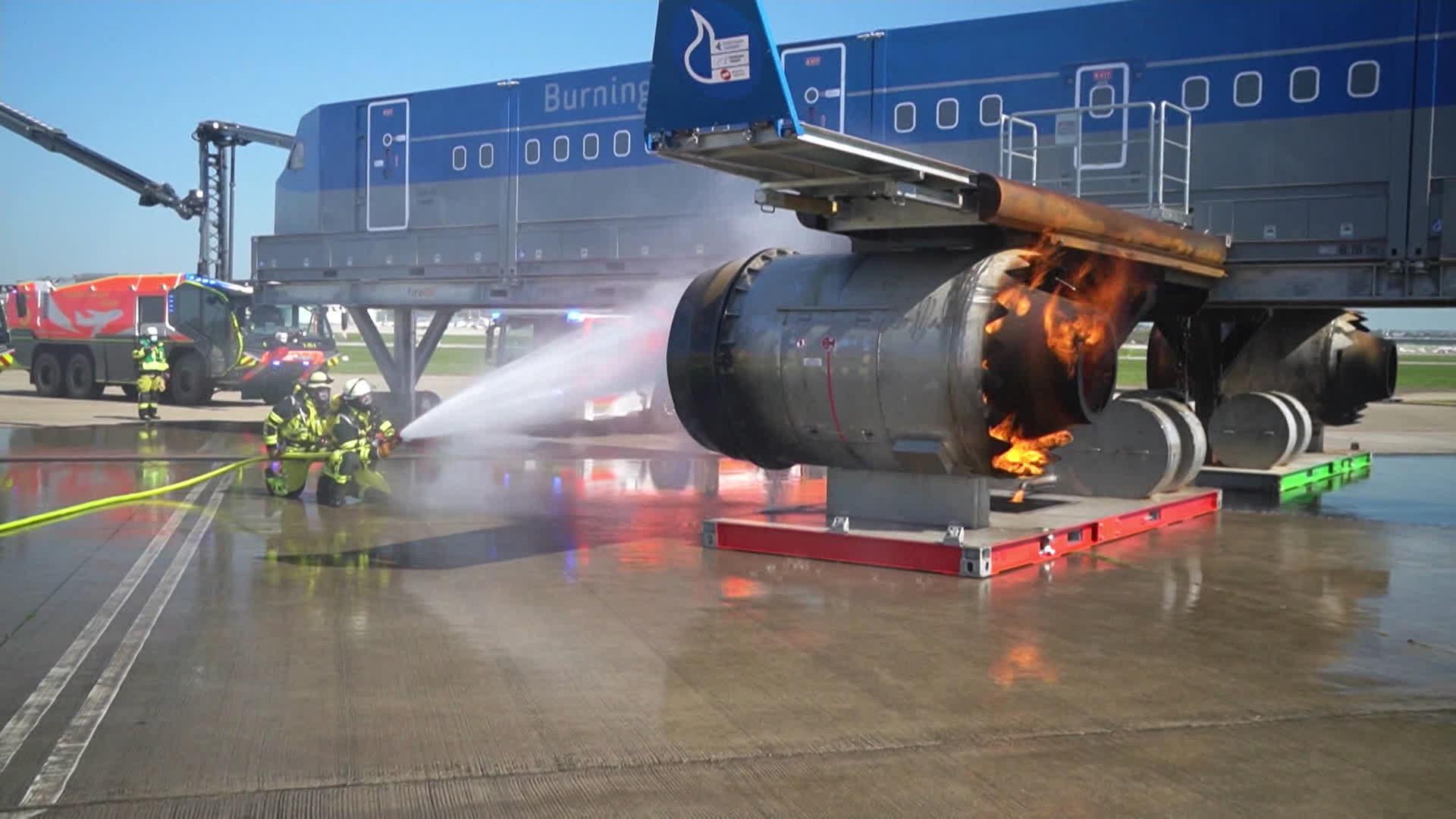 Inszenierung eines Flugzeugbrandes