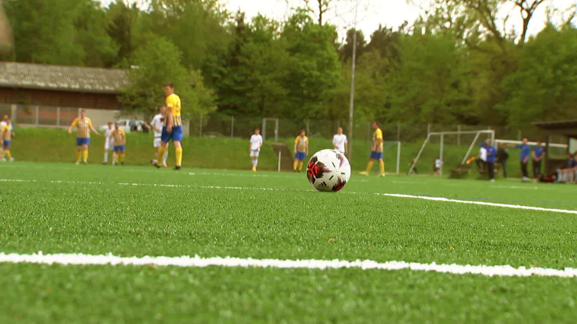 Fußball-Spielfeld mit Kunstrasen