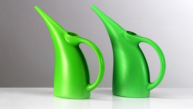 Vergleich grüne Gießkannen: Original Koziol - Fälschung.