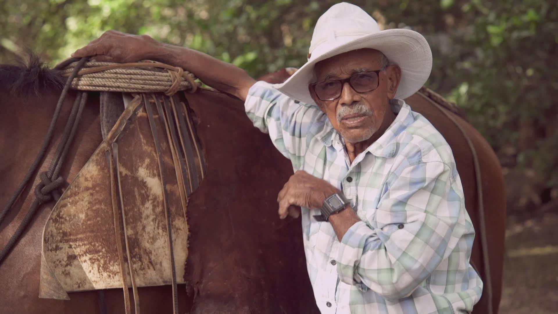 Ramiro Guadamuz. Er ist 101 Jahre alt und sieht aus wie 70.