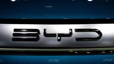 Schriftzug auf einem Auto