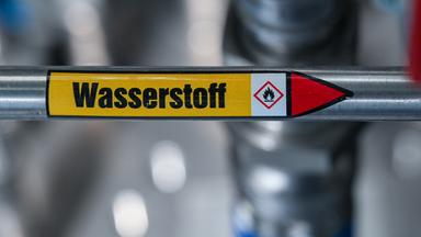 Pfeil mi tder Aufschrift Wasserstoff