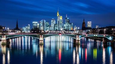 Skyline von Frankfurt bei Nacht