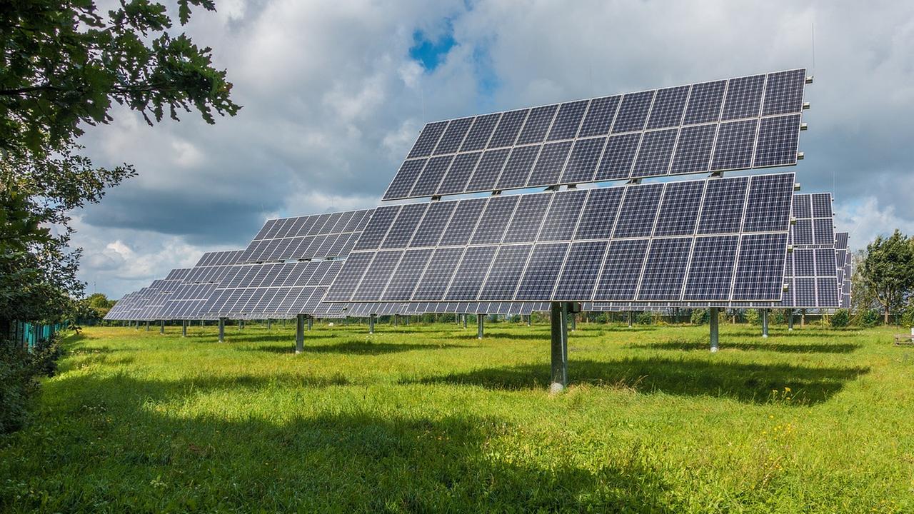 Solaranlage auf einem Feld