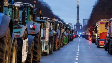 Bauernproteste in Berlin - Traktoren auf der Staße