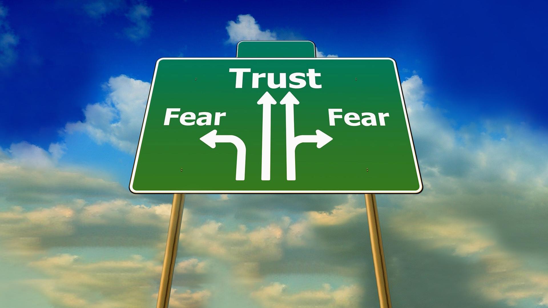 Schild mit Aufschrift