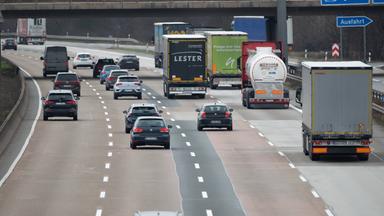 Verkehr auf Autobahn