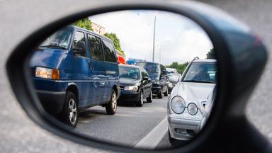 Auto Seitenansicht mit Spiegel