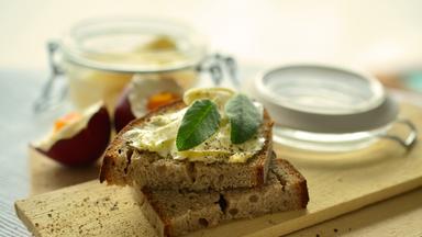 Reichlich belegtes Sandwich