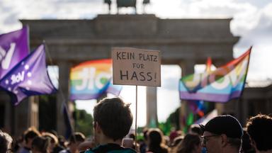 Kundgebung vor dem Brandenburger Tor