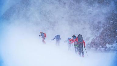 Tourengeher im Whiteout.