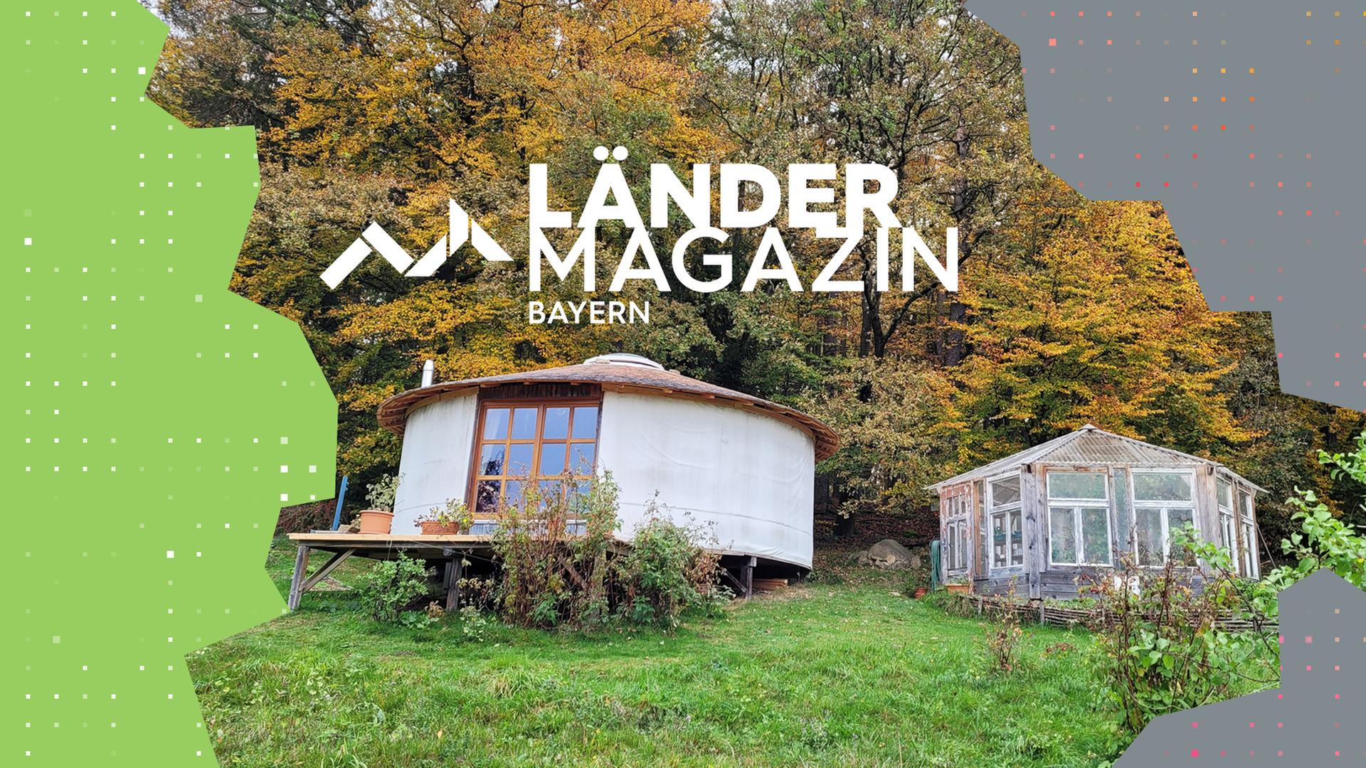 Jurte im Bayerischen Wald. Daneben ein Gewächshaus.