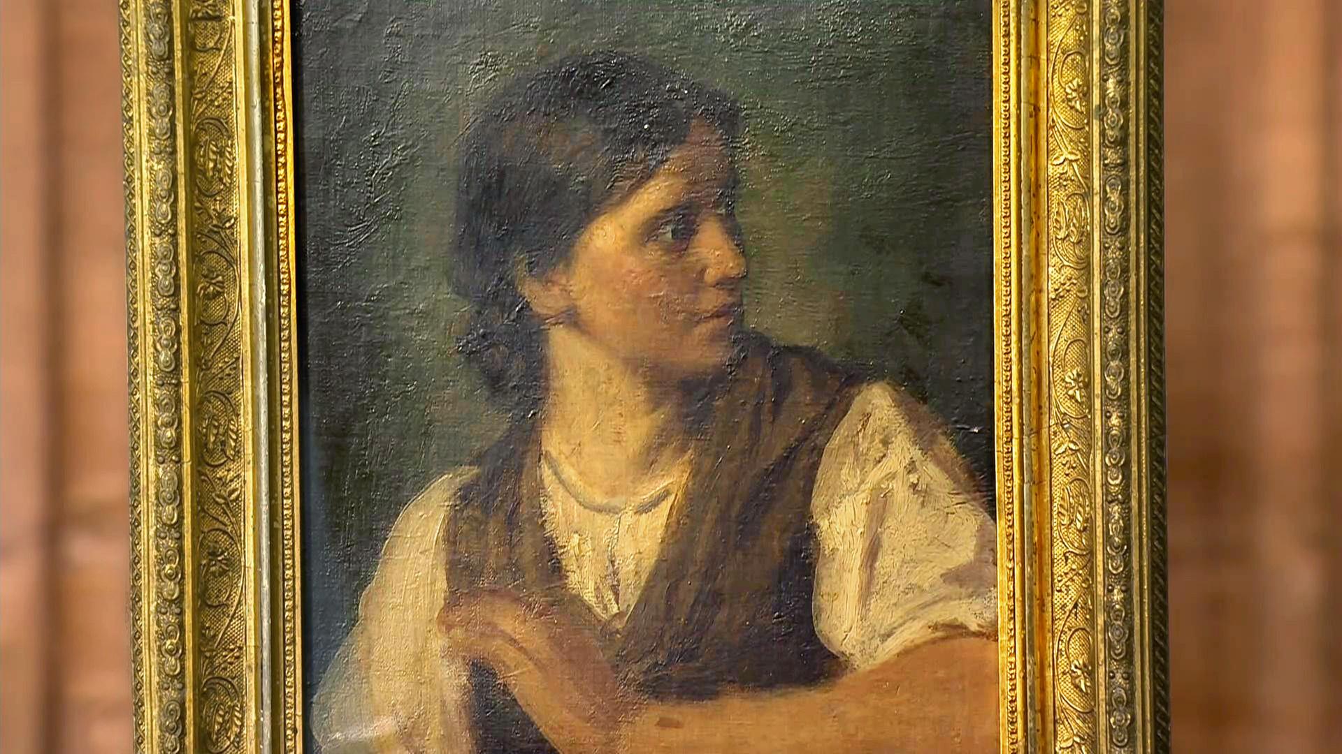 Vergilbtes Ölgemälde mit Goldrahmen. Darauf ist eine Frau in weißer Bluse zu sehen.