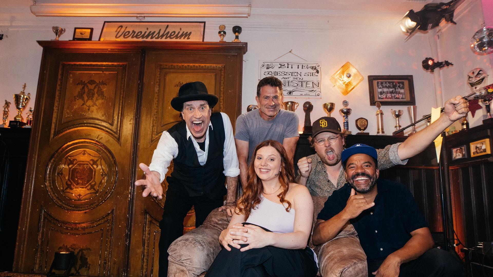 Von links: Helmfried von Lüttichau, Lara Ermer, Rolf Miller, Stefan Dettl und Simon Pearce.