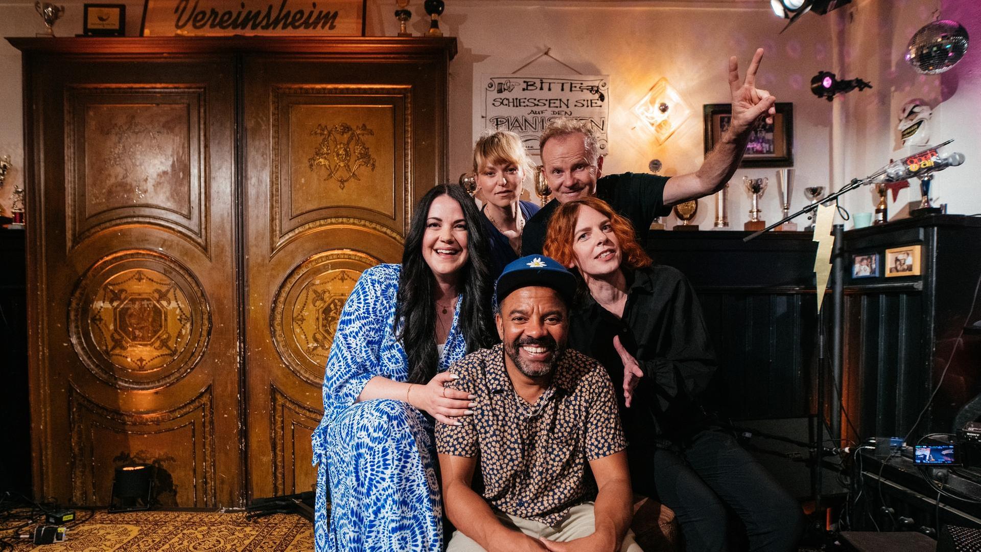 Simon Pearce, Constanze Lindner und ihre Gäste