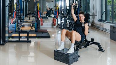 Die 33-jährige Leonie Poppe will den Wiedereinstieg ins Krafttraining schaffen