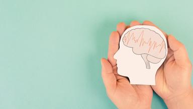 Die Stimulation des Vagusnervs, der direkt mit dem Gehirn verbunden ist, gilt als vielversprechende Therapie zur Linderung von Depressionen und Symptomen wie Erschöpfung und Antriebslosigkeit.