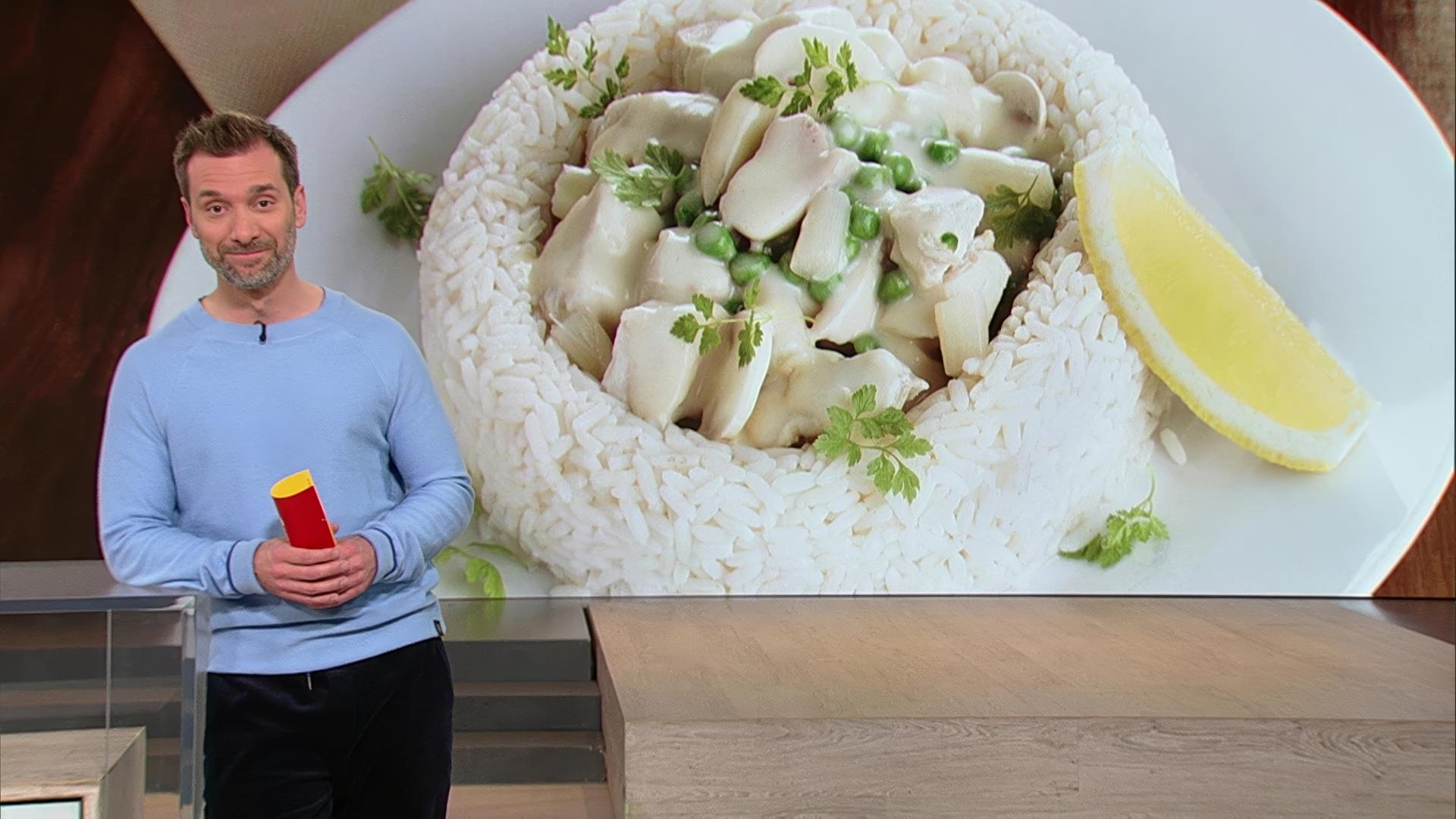 Moderator Daniel Aßmann im Servicezeit Studio