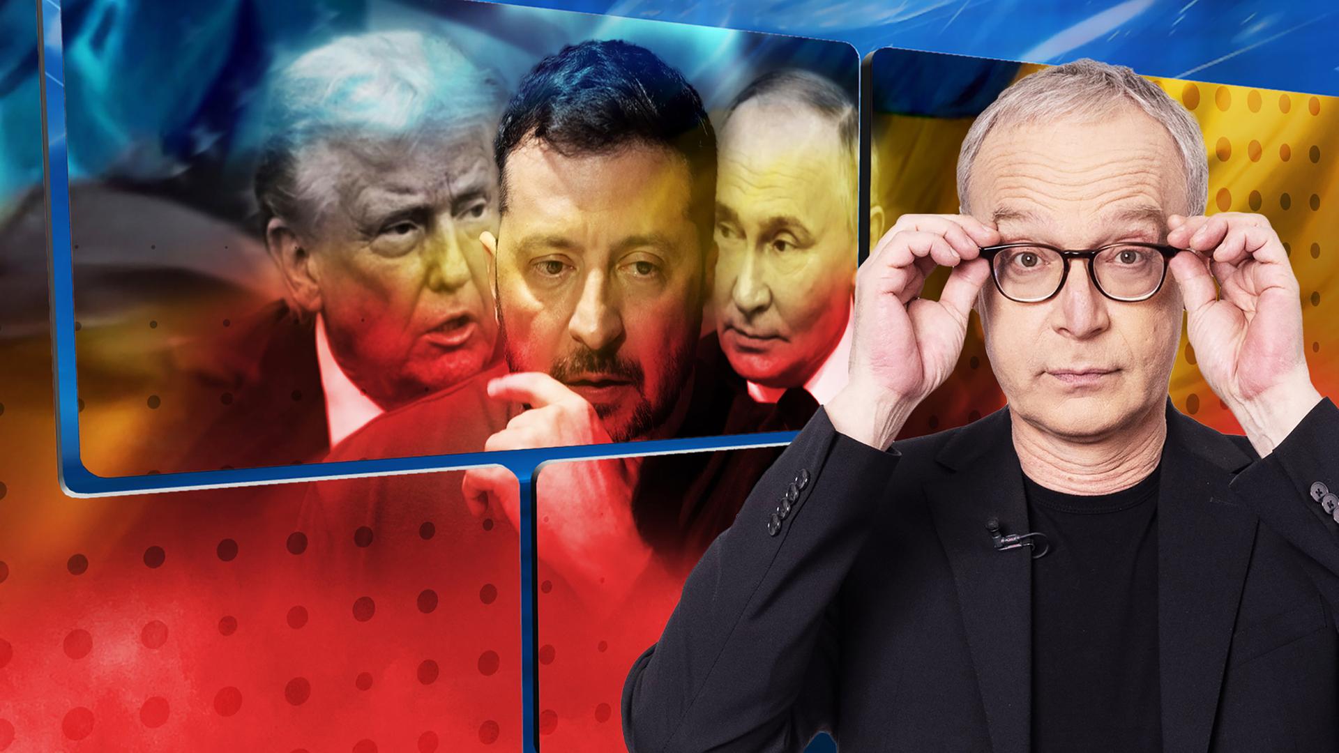 Der Moderator vor einer Videowand, auf der die Politiker Trump, Selenskyj und Putin zu sehen sind.