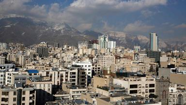 Teheran, Irans Hauptstadt mit 15 Millionen Einwohnern, ist wegen extremer Dürre und sinkendem Grundwassers von akuter Wasserknappheit betroffen.