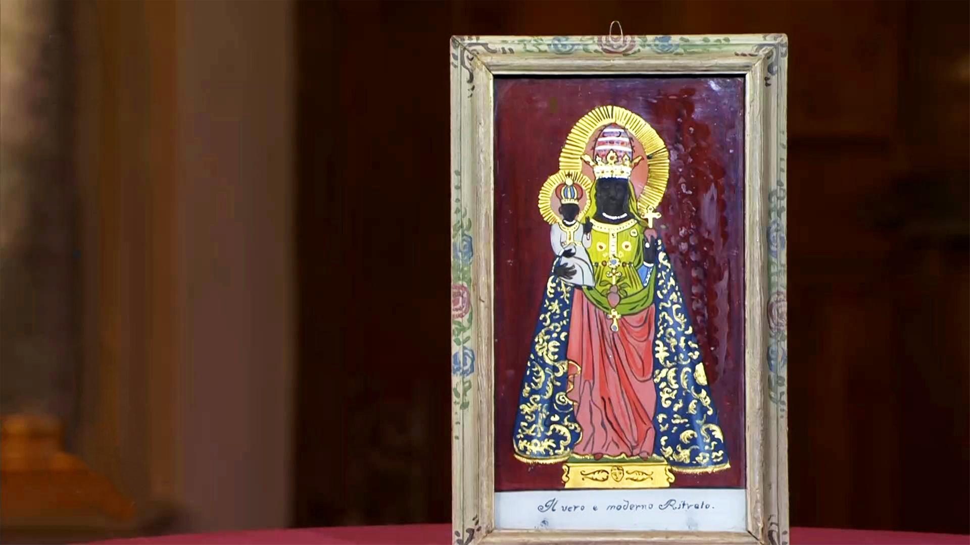 Gemälde einer schwarzen Madonna.