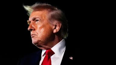 Ein Jahr USA unter Prasident Trumps: Wissenschaft und Klimaschutz auf dem Rückzug. Welche Schäden bereits sichtbar sind, zeigt eine Bestandsaufnahme seiner Politik.