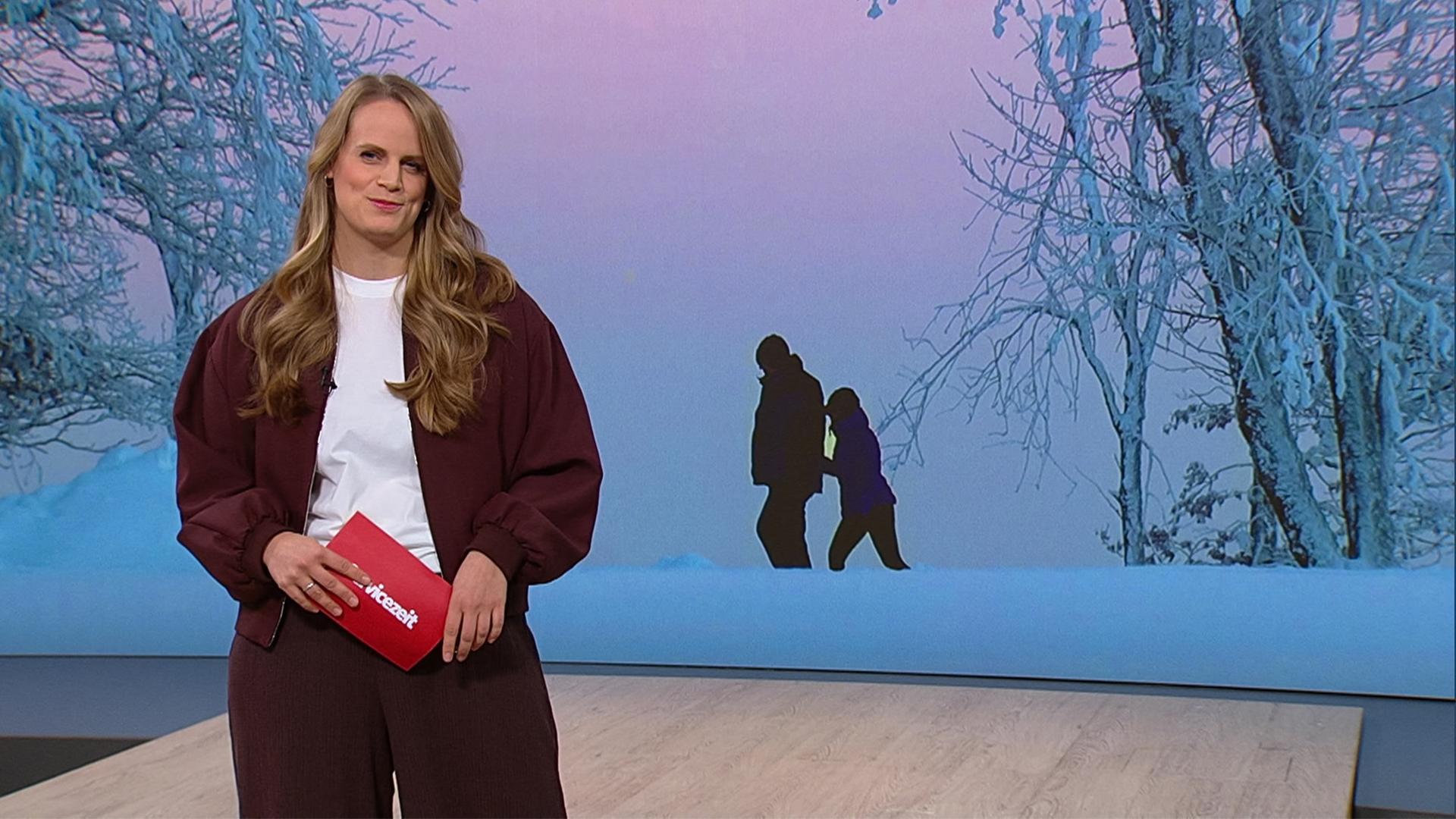 Moderatorin im Studio.