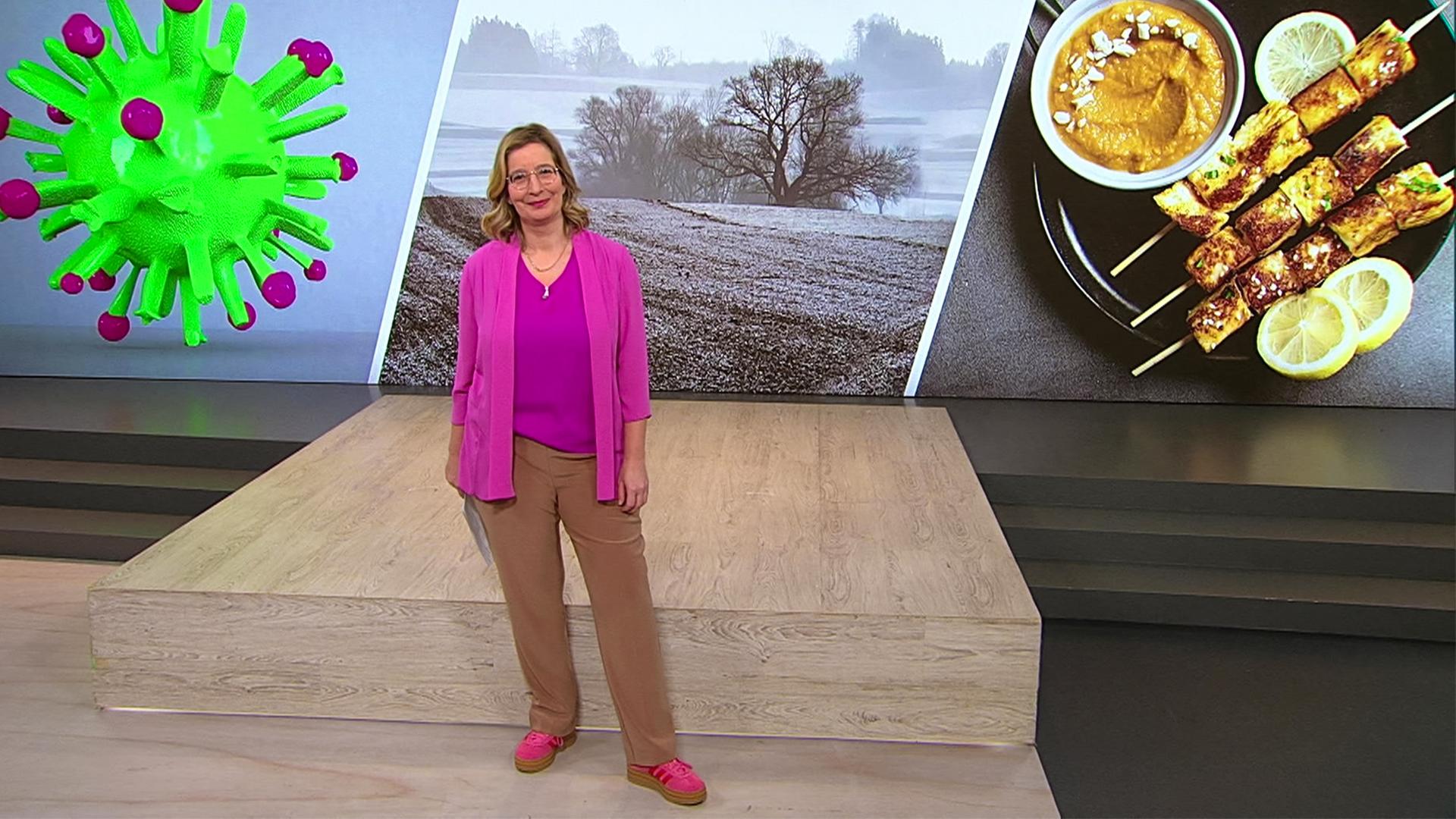 Moderatorin im Studio.