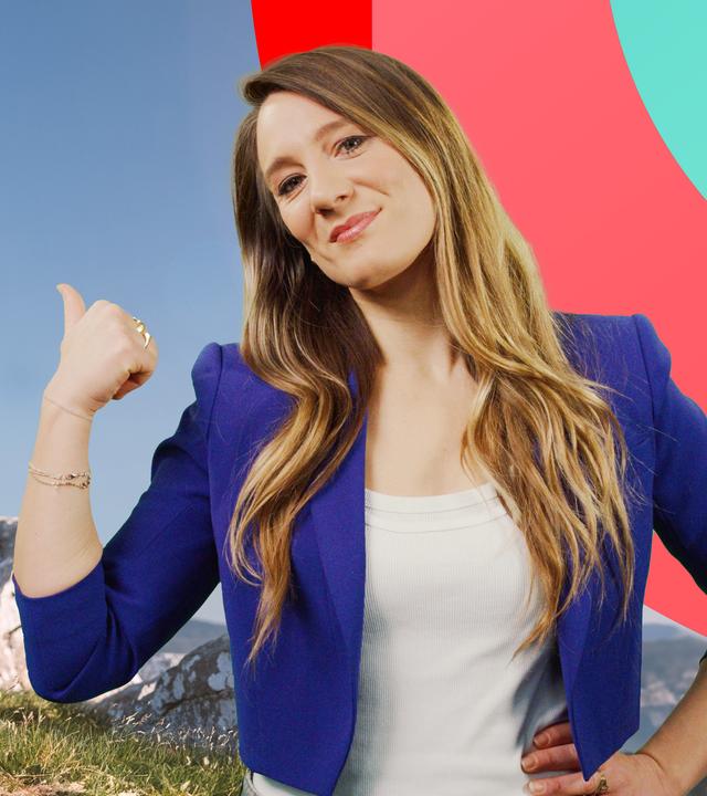 Entdecke mit Jasmina Neudecker, wie Myokine das Immunsystem stärken und ein Ganzkörperscanner Hautkrebs erkennt. (Auf dem Bild rechts ist Jasmina Neudecker zu sehen, auf anderen Seite ein Boxhandschuh)