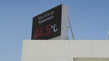 Kampf ums Klima - Was, wenn jemand die Sonne abdunkelt?: In Abu Dhabi, Hauptstadt der Vereinigten Arabischen Emirate, steigen die Temperaturen im Sommer bereits am Vormittag auf über 40° Celsius.