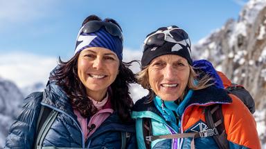 Von links: Billi Bierling und Gerlinde Kaltenbrunner unterwegs im Wettersteingebirge.