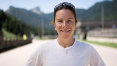 NANO: Mein Körper. Meine Zähne: Sophia Schneider, Biathletin, lächelt in die Kamera