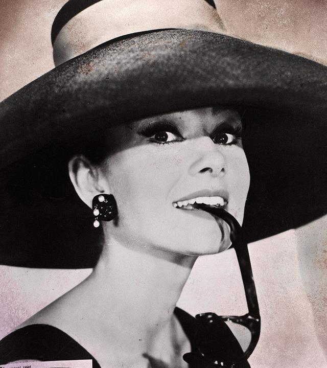 "Frühstück bei Tiffany": Die verführerische Holly Golightly (Audrey Hepburn) träumt vom Glück und von Diamanten.