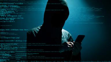 Hacker benutzt Smartphone