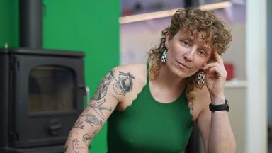 Svenja Post, 42, Lehrerin und Autorin, spürt vor allem in der 2. Zyklushälfte deutliche psychische Veränderungen - erste Anzeichen für die Perimenopause?