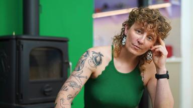 Svenja Post, 42, Lehrerin und Autorin, spürt vor allem in der 2. Zyklushälfte deutliche psychische Veränderungen - erste Anzeichen für die Perimenopause?