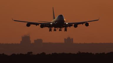 Flugzeug landet