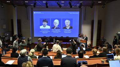Medizin-Nobelpreis: Karl Deisseroth, Peter Hegemann und Georg Nagel erhalten die begehrte Medaille für ihre Entdeckungen zu lichtgesteuerten Ionenkanälen und der Optogenetik. 