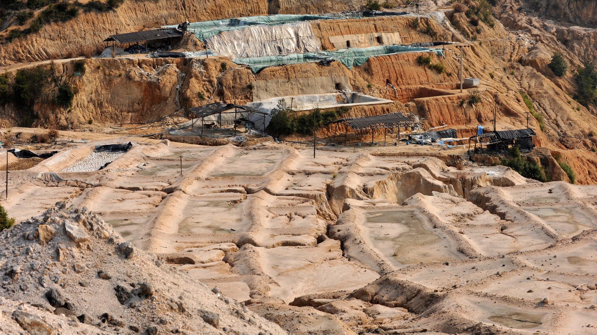 Seltene Erden und Lithium kommen oft aus China. Die EU will ihre Abhängigkeit verringern. Doch kann das gelingen? (Bild: Mine für Seltene Erde in China)
